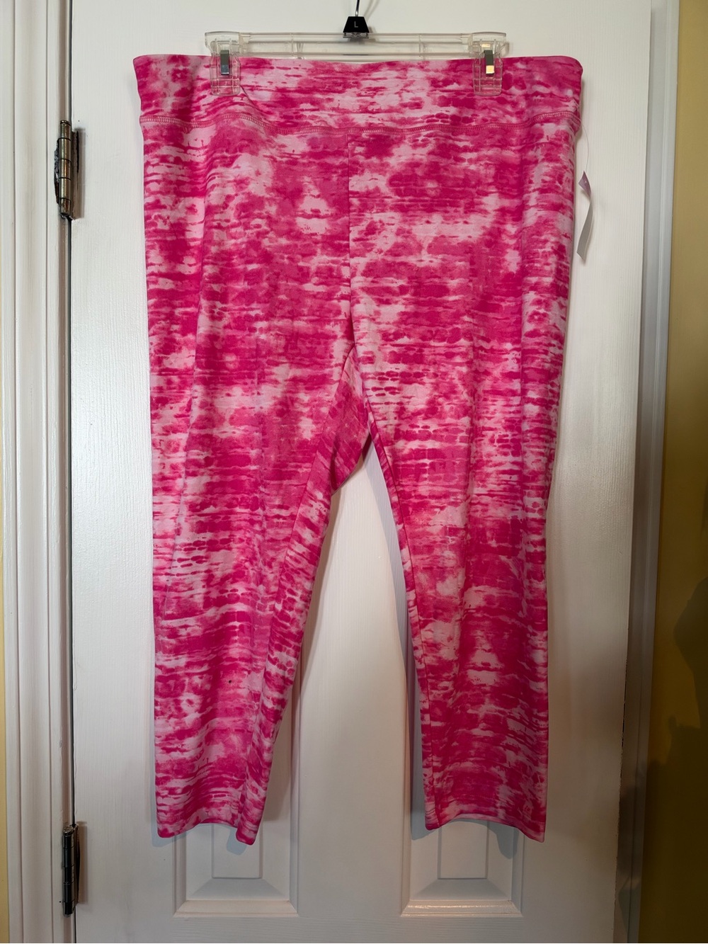 Time and Tru Pink Tie-Dye Capri Leggings